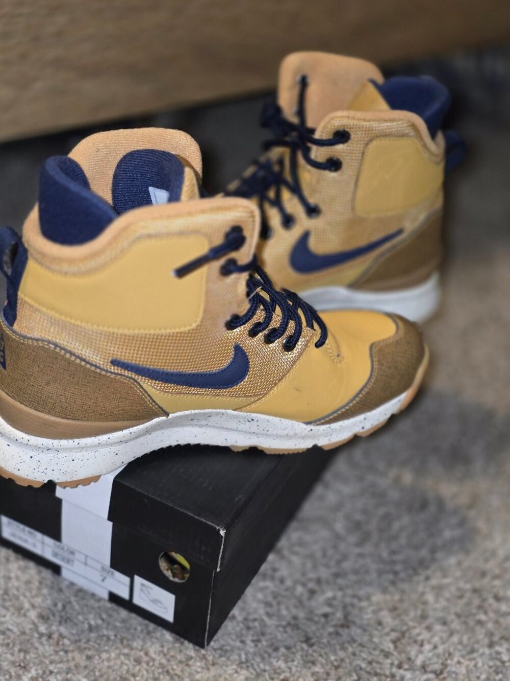 tan and navy Nike Stasis ACG GS 'Haystack' youth boots.